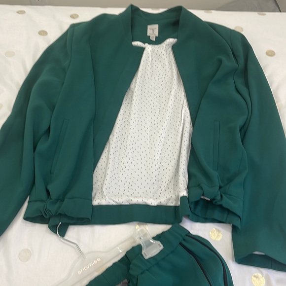 Beautiful ensemble - Picture 4 of 7